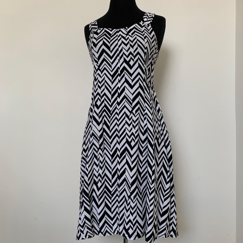 Jolie Sz XSmall dress women sleeveless black white